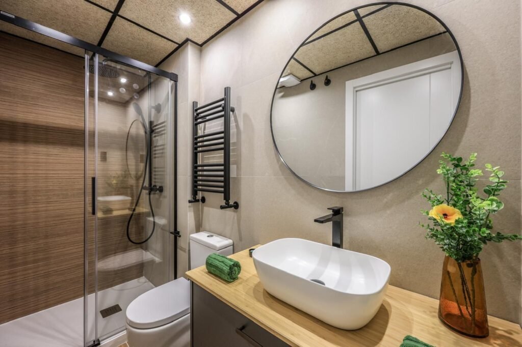 Baño completamente reformado de la vivienda en Calle Jordán 8, Madrid